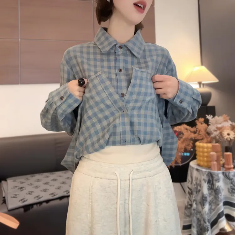 极简风浅蓝色翻领格子衬衫女2025秋冬新款小众设计休闲百搭打底衫