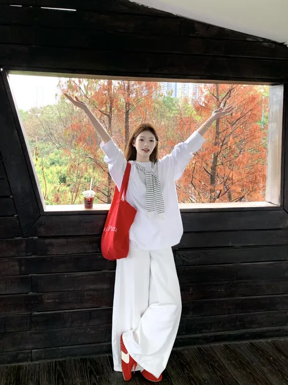 2025春夏新款韩式穿搭设计感印花T恤上衣搭配高腰休闲阔腿裤套装