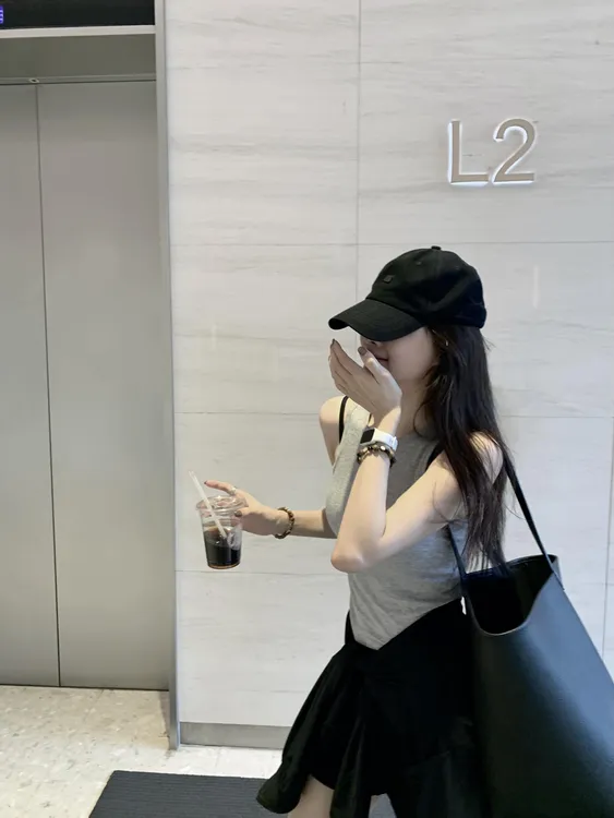 2025早秋新款韩系气质简约休闲黑色外套灰色背心百搭短裤三件套