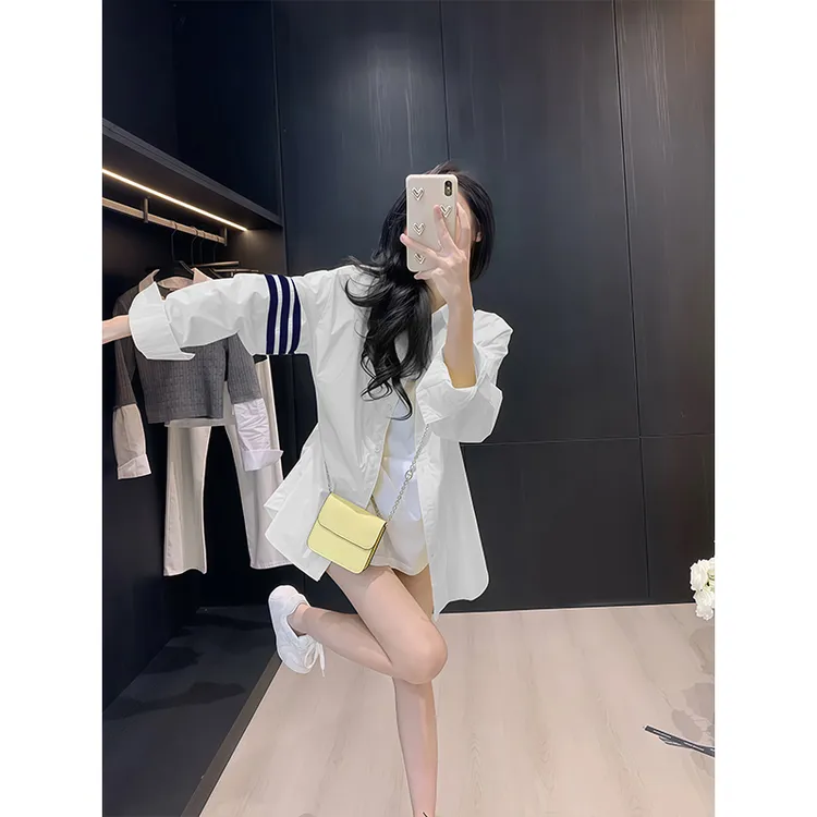 白色衬衫女2025秋季新款设计感三条杠韩版宽松百搭中长款防晒衬衣