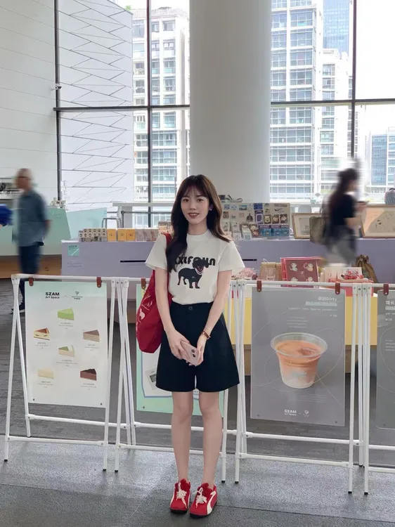 2025夏季新款韩系简约百搭小狗短袖t恤高腰显瘦黑色短裤两件套