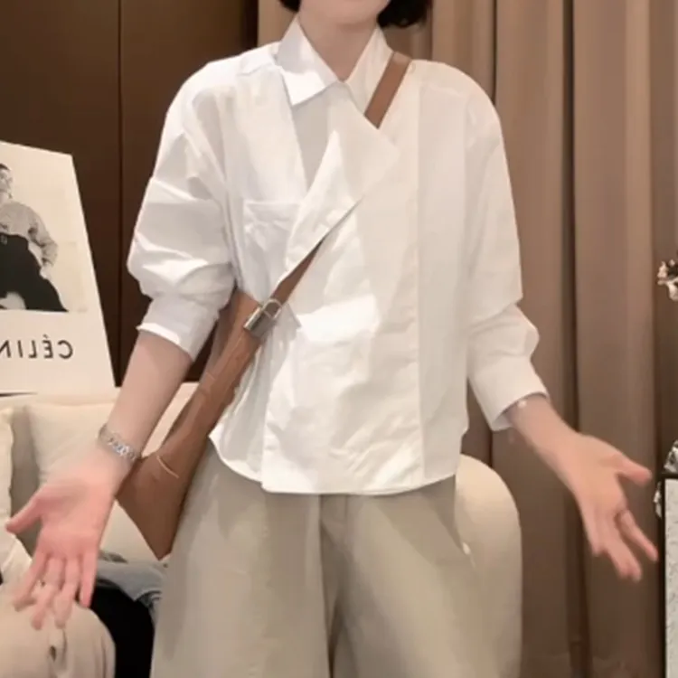 韩版设计感纯色翻领衬衫女早秋新款通勤减龄慵懒显瘦单排扣上衣潮