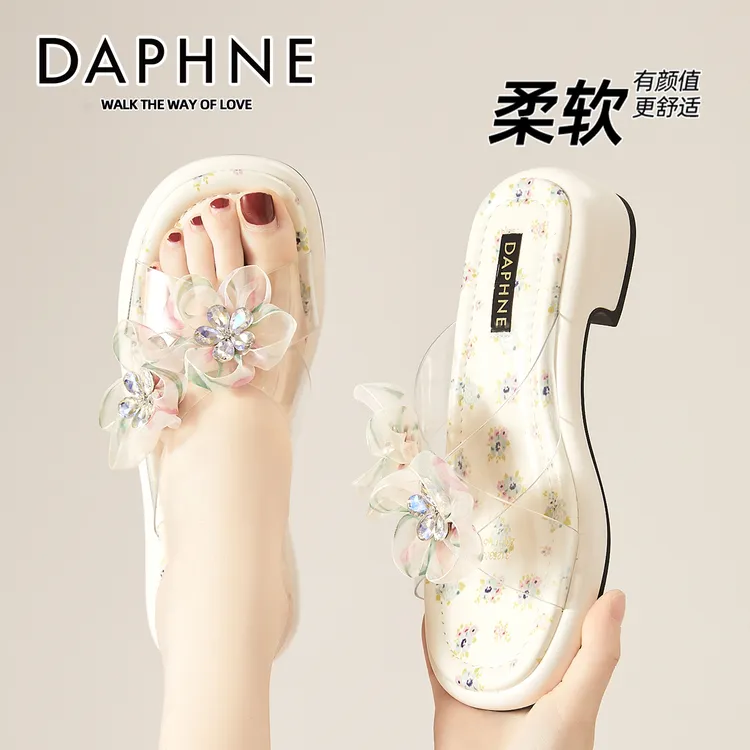达芙妮绝美法式花朵一字凉拖女夏外穿2025新款爆款甜美百搭凉拖鞋