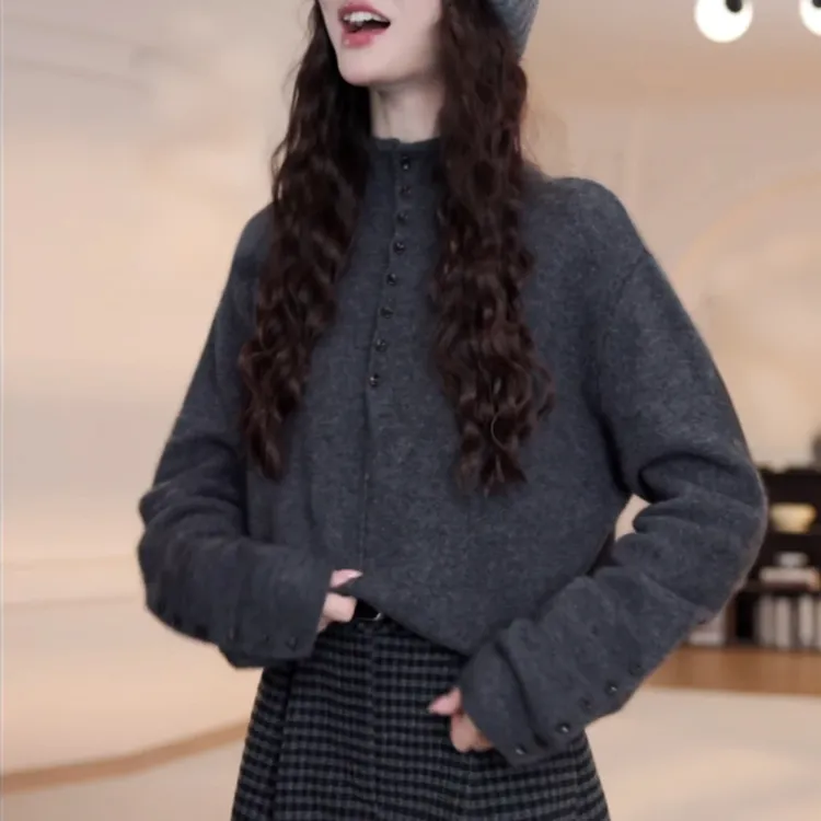 半高领纽扣时尚百搭长袖毛衣女2025秋冬季新款保暖宽松针织衫上衣