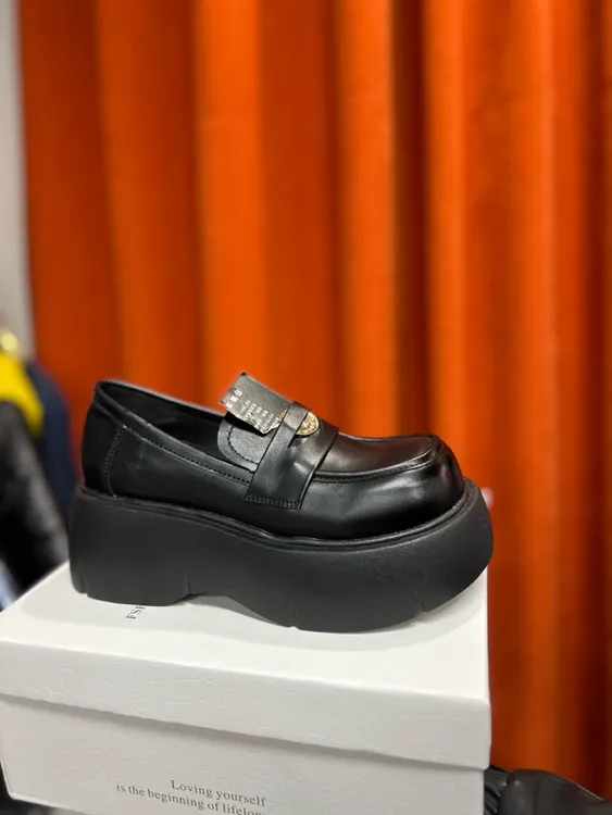 春季乐福鞋百搭复古时尚亮跟乐福鞋单鞋马衔扣舒适