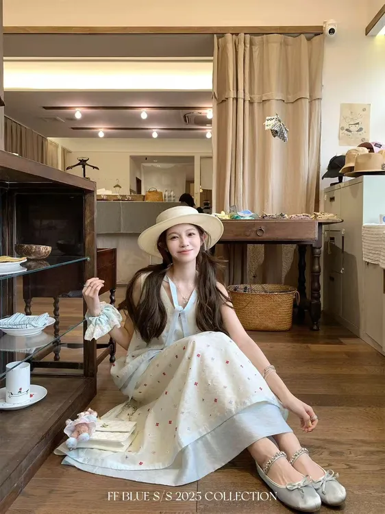 奶油夏日 温柔清新刺绣花花前后两穿背心上衣A字伞裙套装