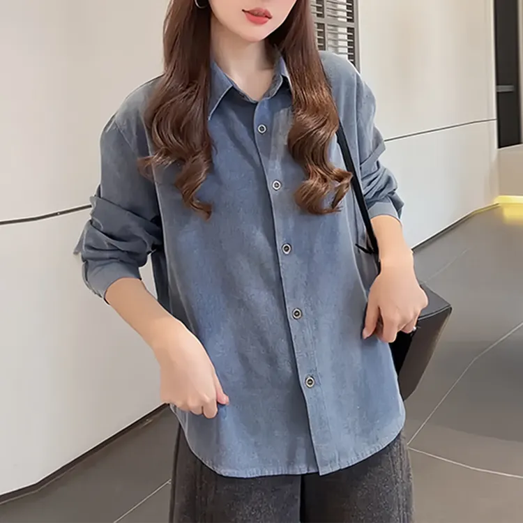 新款松弛感酷潮百搭宽松叠穿净版翻领牛仔衬衫女2026显瘦上衣