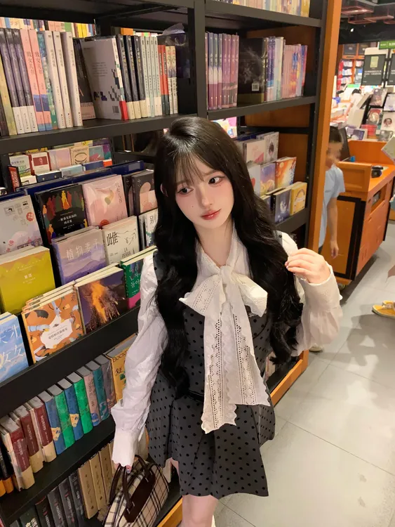 学院风氛围感穿搭一整套装女秋白衬衫波点百褶吊带裙两件套小个子