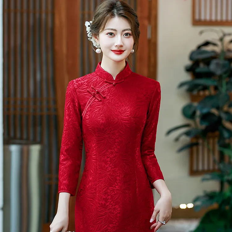 喜婆婆婚宴装2025新款年轻妈妈红色旗袍加绒高贵礼服日常可穿裙子