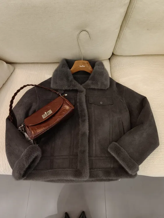 麂皮绒短外套女秋冬新款高级感宽松保暖夹克上衣小个子女