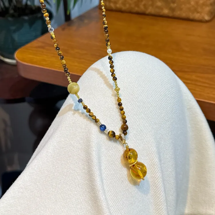 天然黄虎眼石挂坠琥珀药珀项链时尚复古饰品女生节日礼物时尚配饰