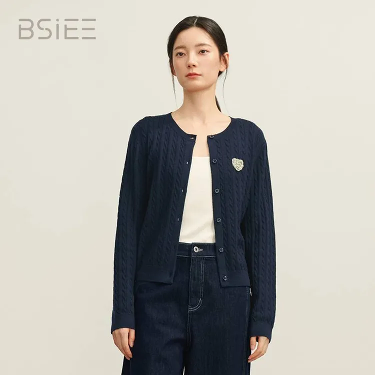 BSIEE本涩秋季新款爱心装饰经典麻花短开衫长袖女士外套