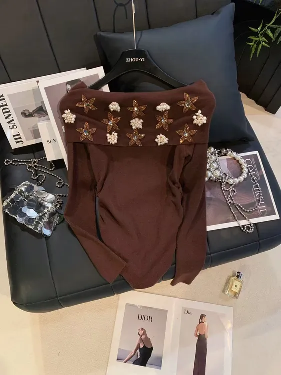 ZHOUYI/周一 2025新棕色一字肩上衣花朵钉珠设计超吸睛时尚针织衫