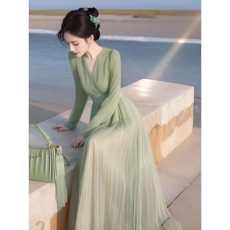 戴维贝拉2025新款绿色雪纺连衣裙开春气质穿搭绝美沙滩裙子女海边