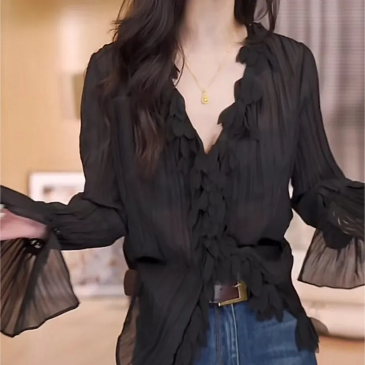 轻奢高级感花瓣v领黑色长袖衬衫女2025早秋小众炸街高级感女装