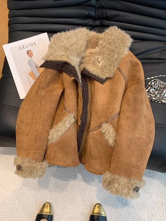 2025秋冬季美拉德复古毛毛拼接设计感女牛角扣独特超好看外套上衣