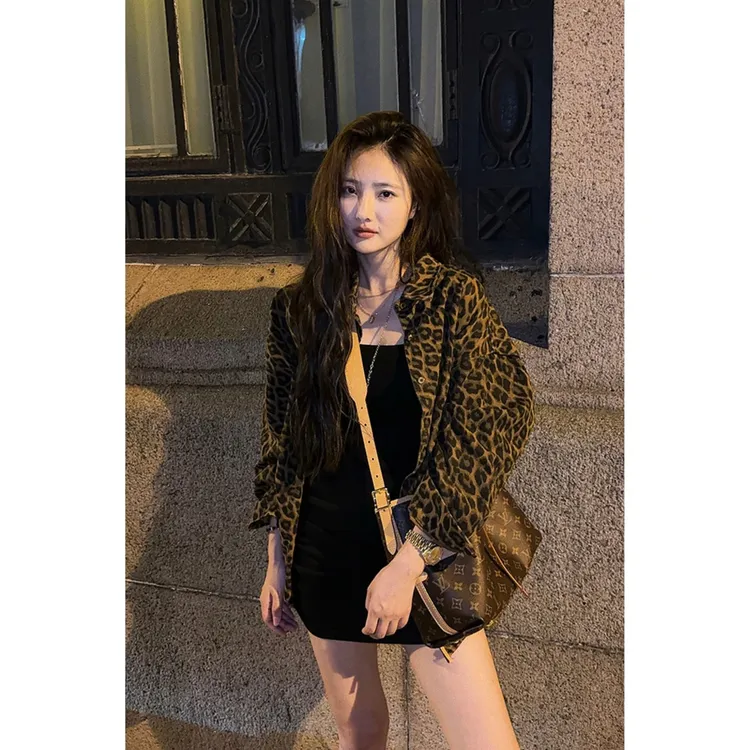 早秋新款修身百搭针织背心短裙+豹纹衬衫外套炸街辣妹时尚套装