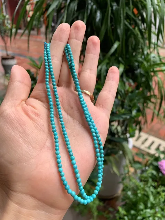 原矿绿松石小米珠链子。尺寸3.5mm。重10.88g