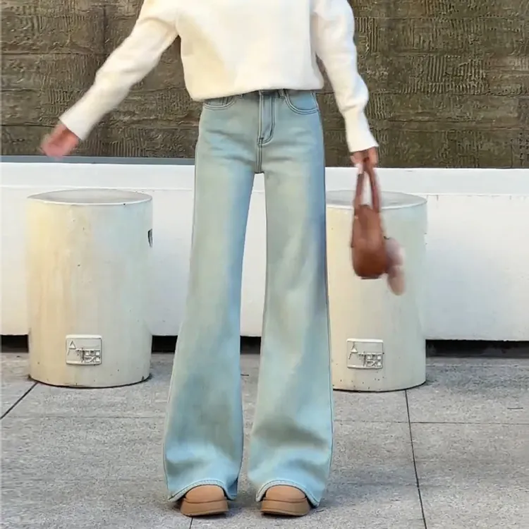 浅蓝色不贴腿加绒直筒微喇牛仔裤女2025年秋季新款高腰阔腿喇叭裤