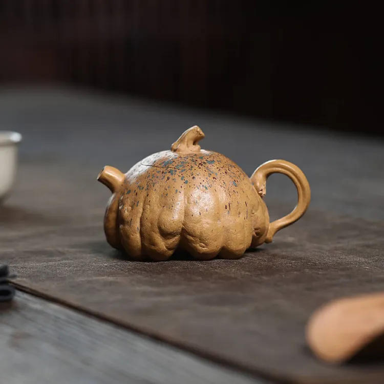 南瓜壶 容量： 150cc 手工精制 作品从自然界的具体形象中提炼出