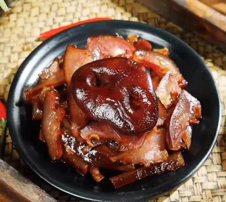 《腊猪脸带拱嘴》直播现称农家柴火熏制正宗湖南腊猪脸肉