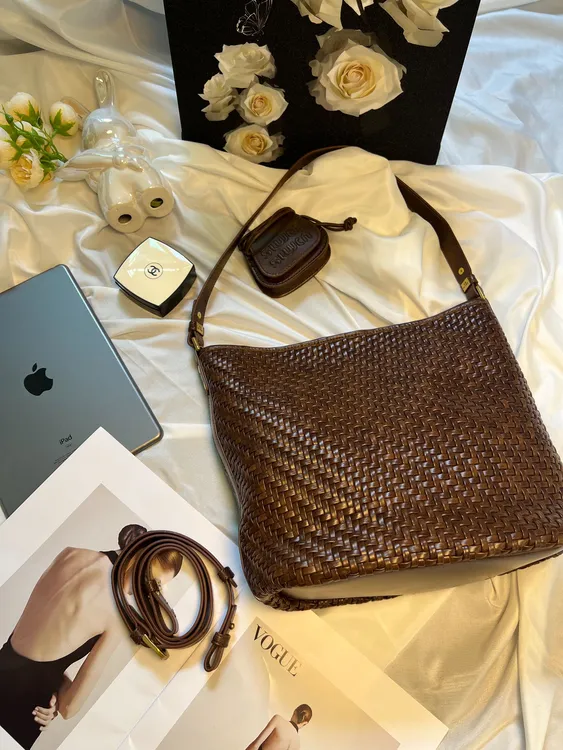塞林维斯正品真皮女包新款时尚轻奢手工编织单肩斜挎水桶包通勤包