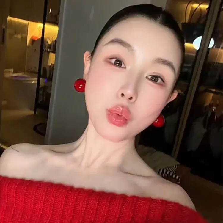 红色圆球耳钉女简约气质耳环时尚百搭安可拉红百搭色喜庆耳饰