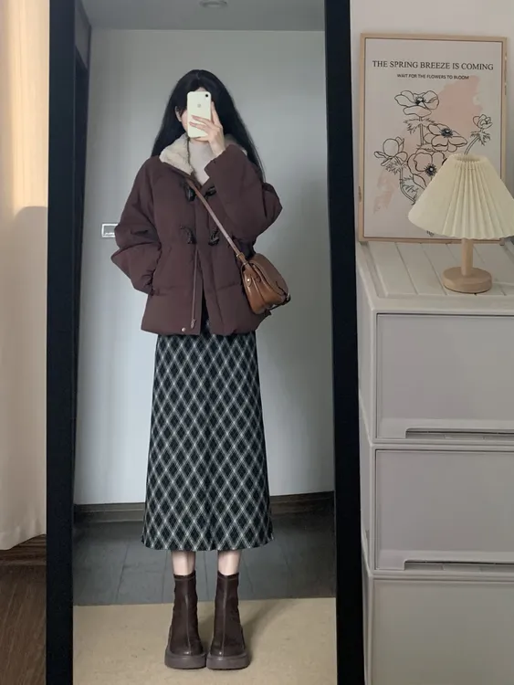 学院风牛角扣轻薄棉服女2025年冬季新款毛领小个子面包服保暖外套