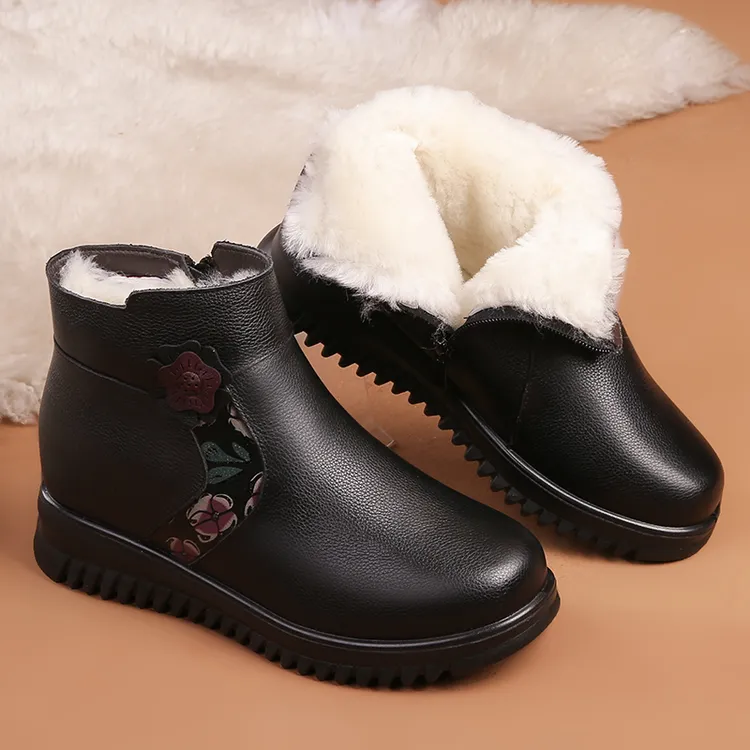 冬季真皮妈妈棉鞋羊毛棉鞋中老年女靴平底防滑加绒保暖短靴大码43