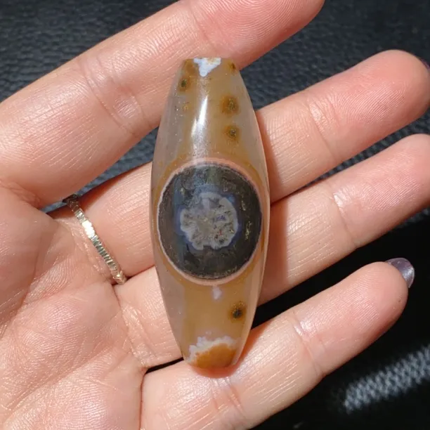 战国红玛瑙天珠吊坠(正反面)