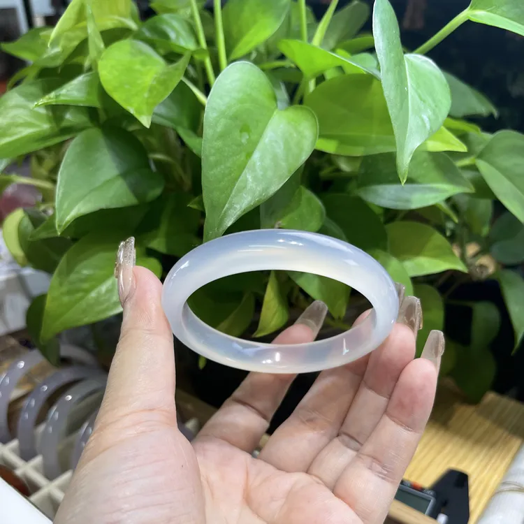 白月光玛瑙手镯，气质白搭！嘎透