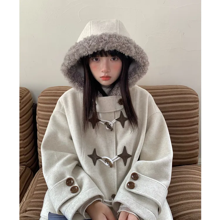 冬季新款米灰星星牛角扣中长款宽松减龄学院风连帽毛领大衣外套女