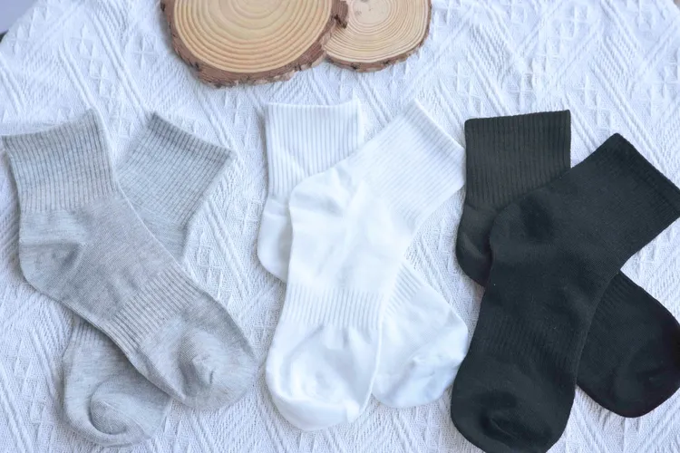 防臭纯色白色吸汗短筒袜秋冬短袜袜子链子ins中筒棉袜中筒袜纯棉