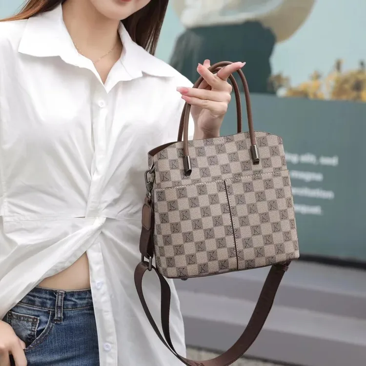 2025春夏新款经典大容量水桶包斜挎单肩包百搭手提包女