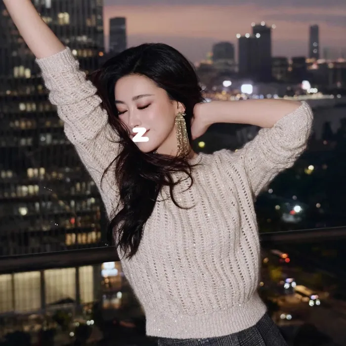 朱珠圆领套头针织衫女秋冬高级感慵懒内搭外穿镂空气质短款毛衣