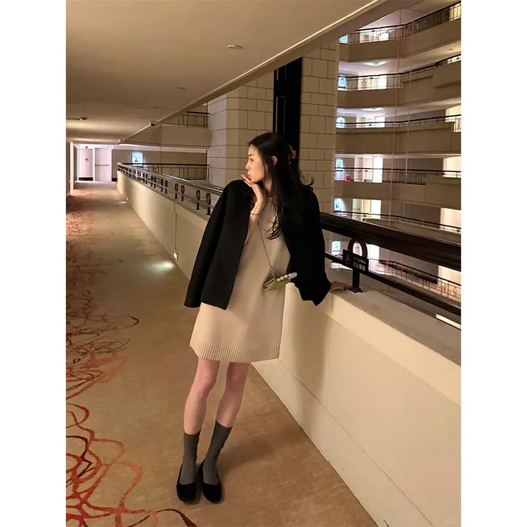 2026韩系设计感复古风修身显瘦百搭时尚宽松上衣气质收腰连衣裙女