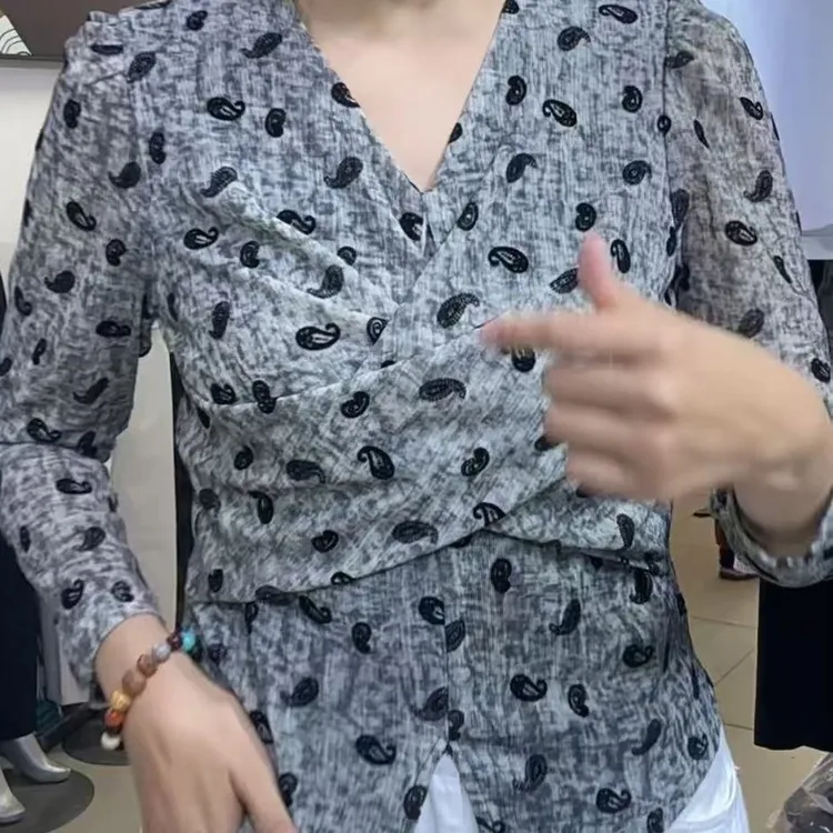 #腰果花蝴蝶网红褶皱设计感显瘦减龄百搭时尚气质V领衬衫打底长袖