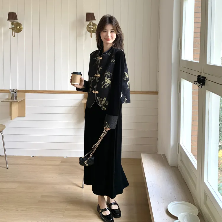 新中式国风套装女春秋2025新款复古高级感刺绣马甲黑色丝绒连衣裙