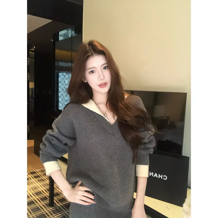 【禾呈】V领白边拼接通勤针织连帽上衣保暖气质包臀半身裙套装10940