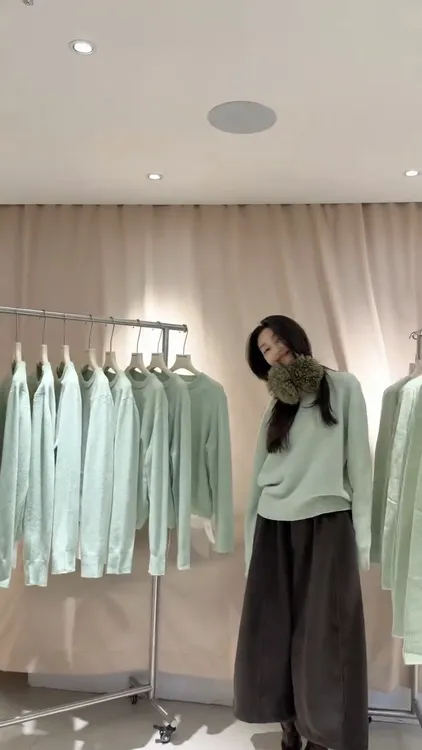 浅绿色圆领针织衫女秋冬新款韩系慵懒风软糯毛衣加厚阔腿裤两件套