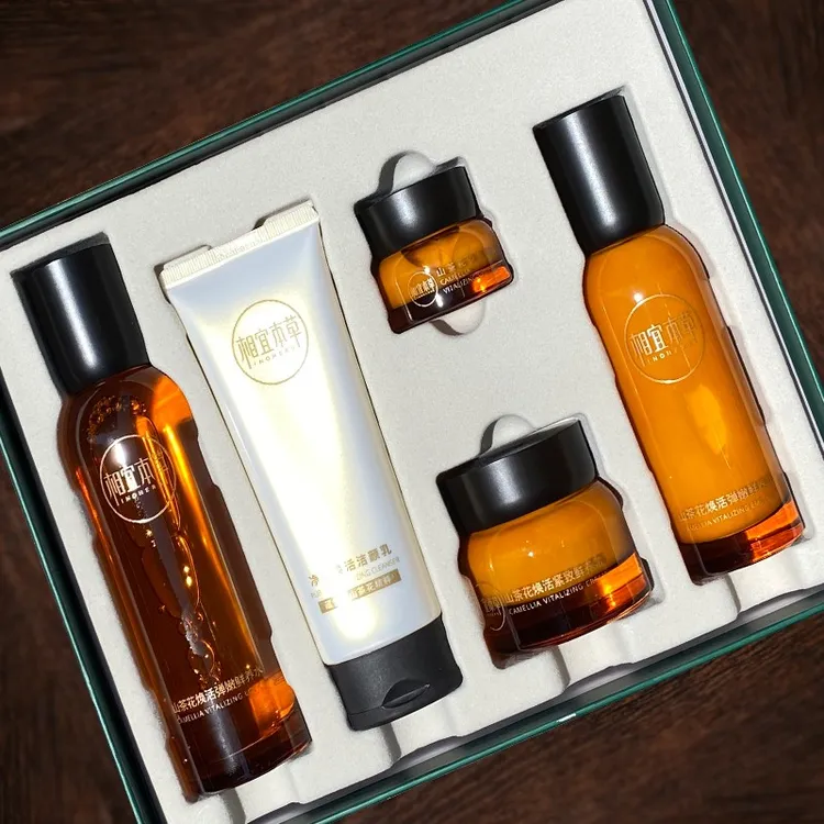 相宜本草山茶花焕活鲜养礼盒护肤品套盒水乳面霜眼霜精华保湿补水