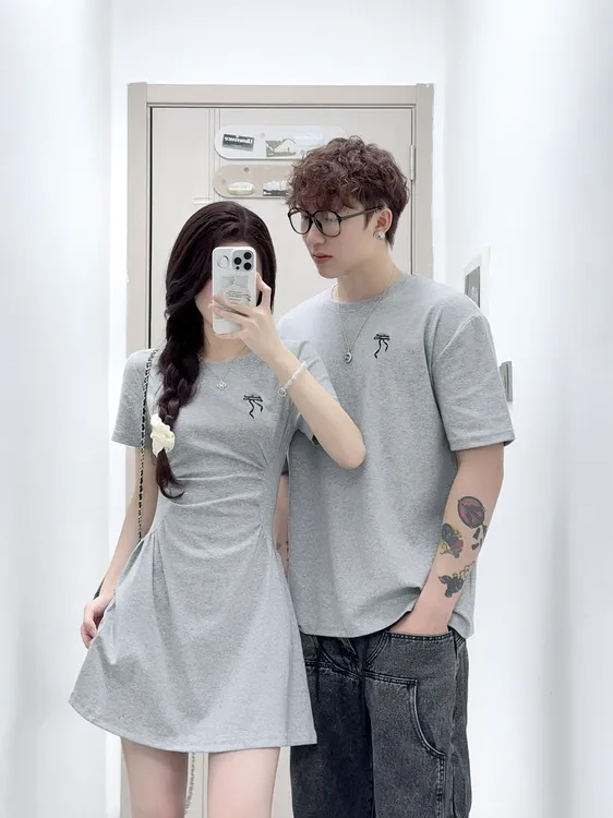 情侣装夏季小众设计辣妹风收腰褶皱女连衣裙男短袖T恤一裙一衣