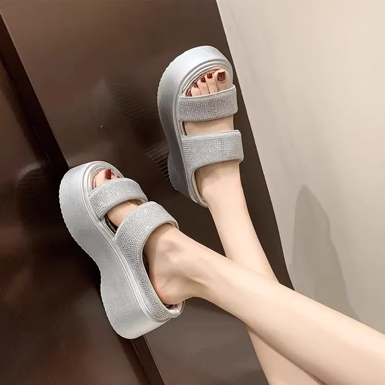 厚底松糕一字拖鞋女外穿2025夏季新款时尚小个子增高露趾水钻凉拖