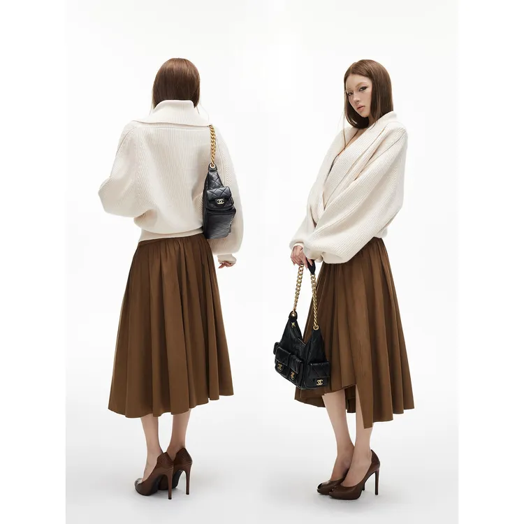 iamxiaa*竖向坑条青果领翻领交叠门襟牛角扣灯笼袖宽松白＆黑毛衫