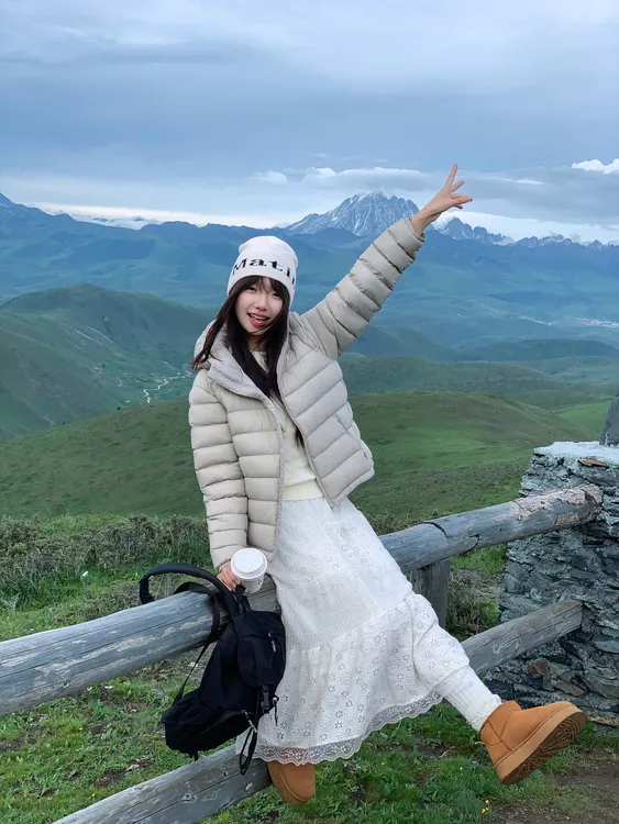 2025冬季轻薄【90白鸭绒】连帽排骨羽绒服男女情侣款8802