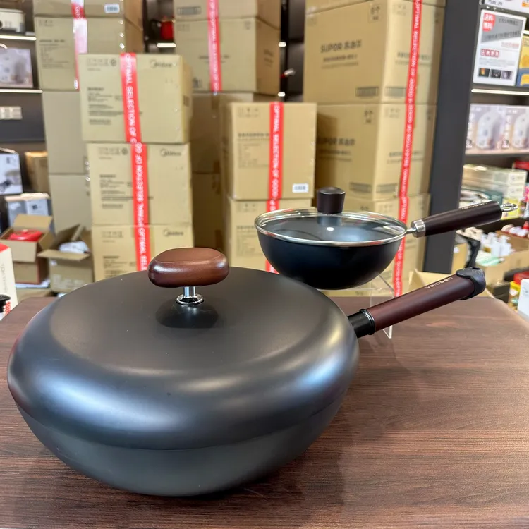 【温仑山】鹅卵石三代无涂层精铁炒菜铁锅32cm+小王子铁锅20cm