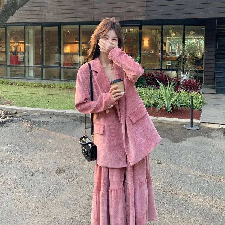 可盐可甜西装套装裙女2025春秋新款复古氛围感海边度假西服吊带裙