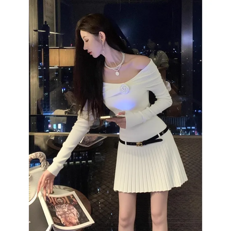 巨好看的秋冬裙子高端精致高级感小个子一字肩立体花朵针织连衣裙