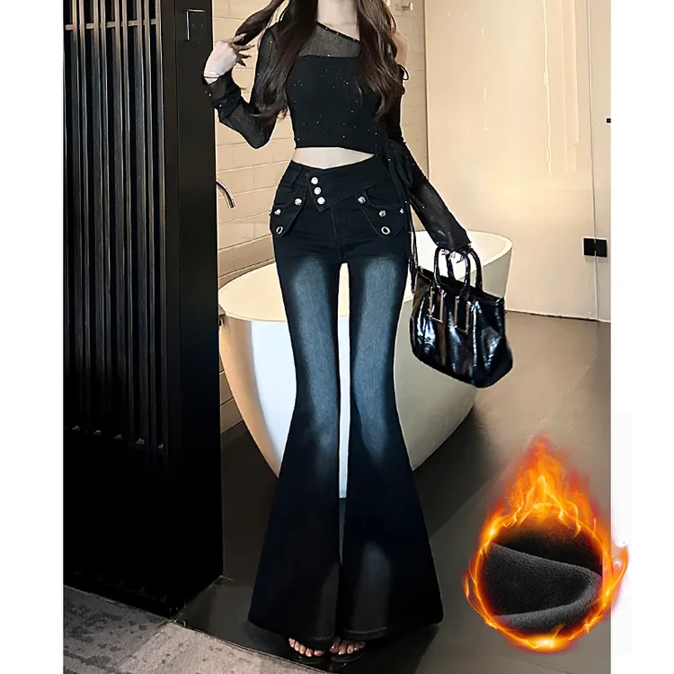 黑色加绒设计感排扣高腰微喇牛仔裤女2025年冬季新款显瘦喇叭裤