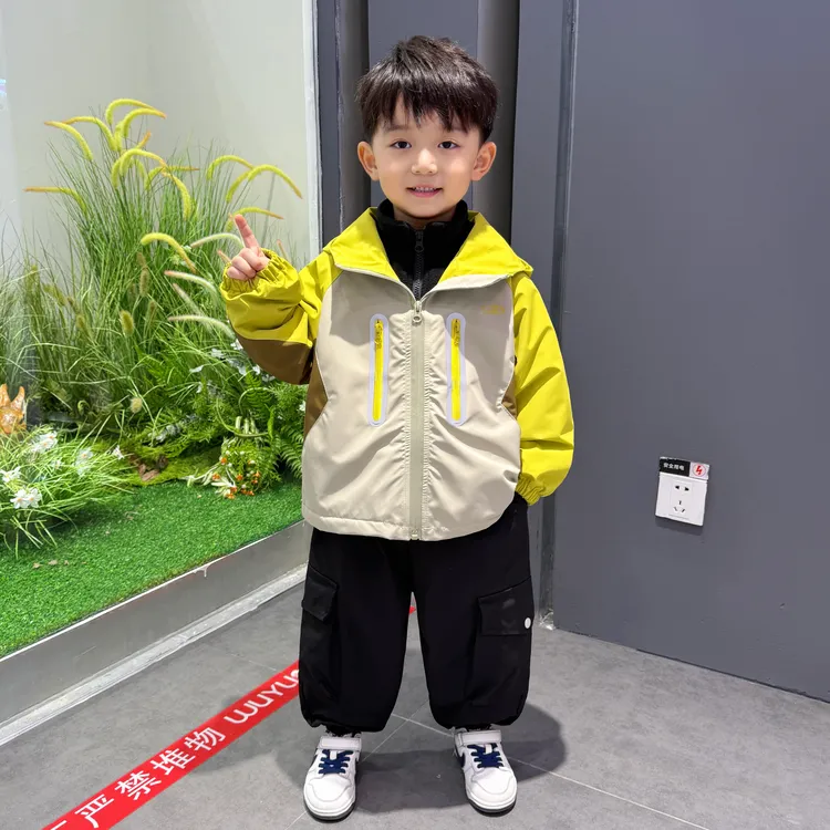男童春秋季外套2025年新款洋气儿童秋季三合一男孩户外休闲冲锋衣